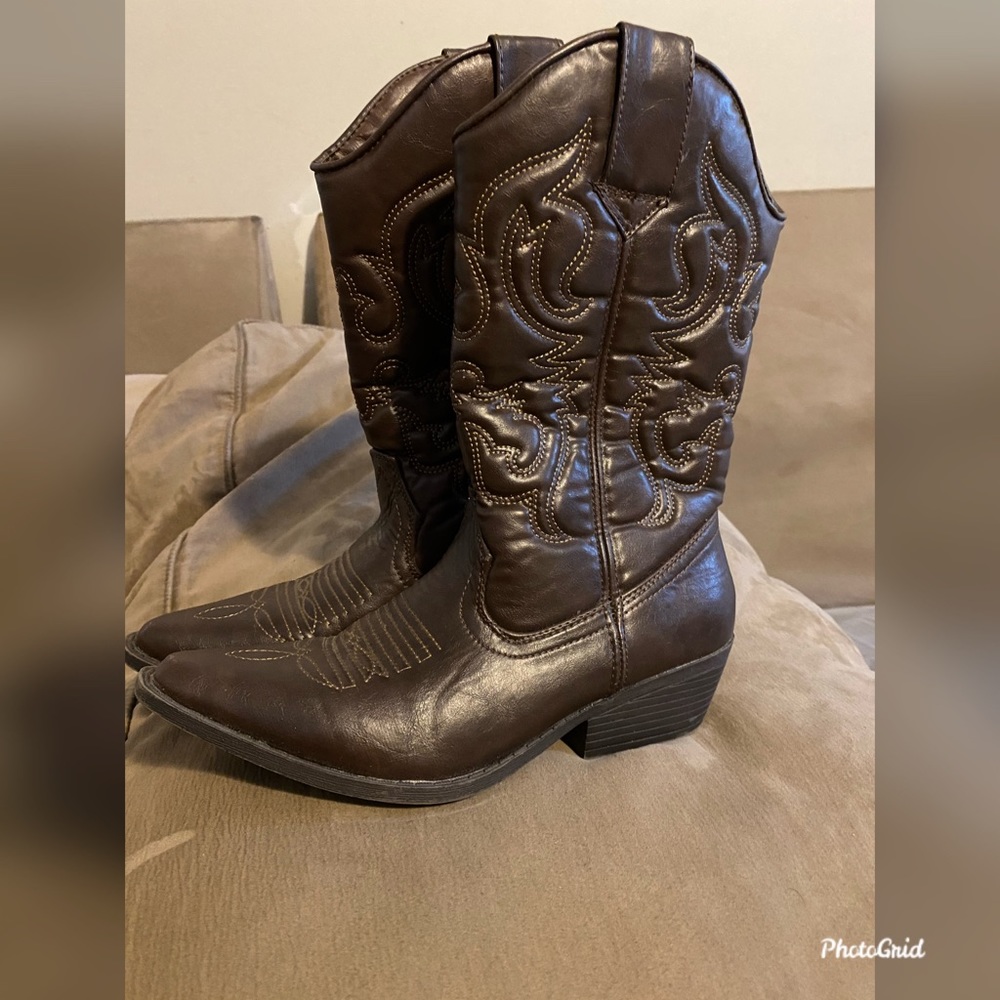 Like new! Cowgirl boots